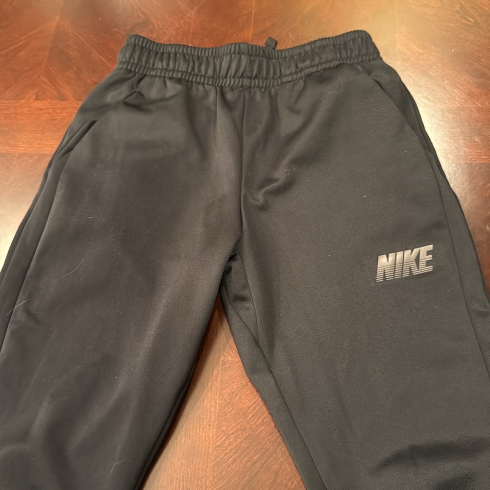 Nike Boys Black Joggers Size Medium - Picture 13 of 14